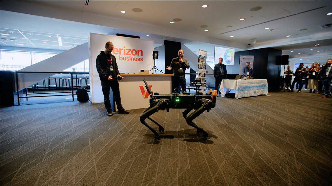 Verizon exhibitor showcasing robotic dog